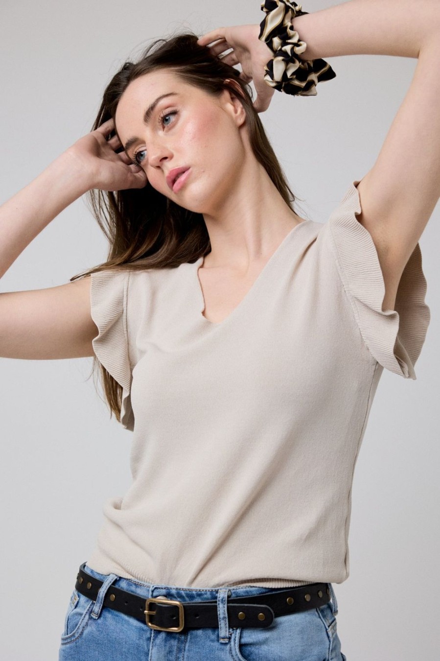 Punto | Algo Bonito Top Cuello Pico Manga Volantes Beige