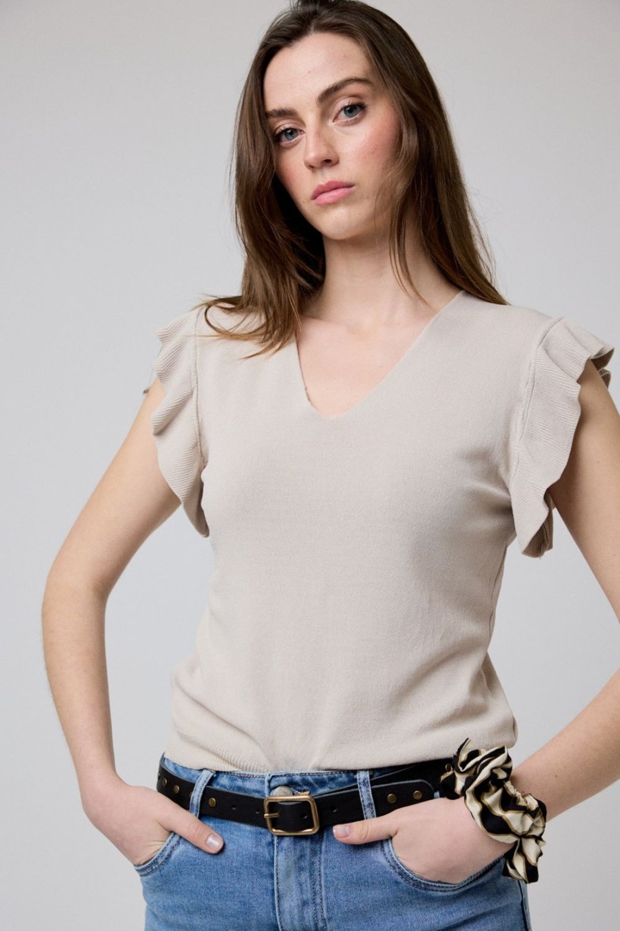 Punto | Algo Bonito Top Cuello Pico Manga Volantes Beige