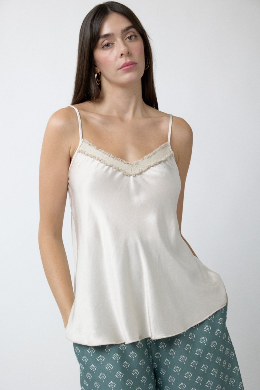 Tops | Algo Bonito Top Lencero Con Detalle Desflecado Beige