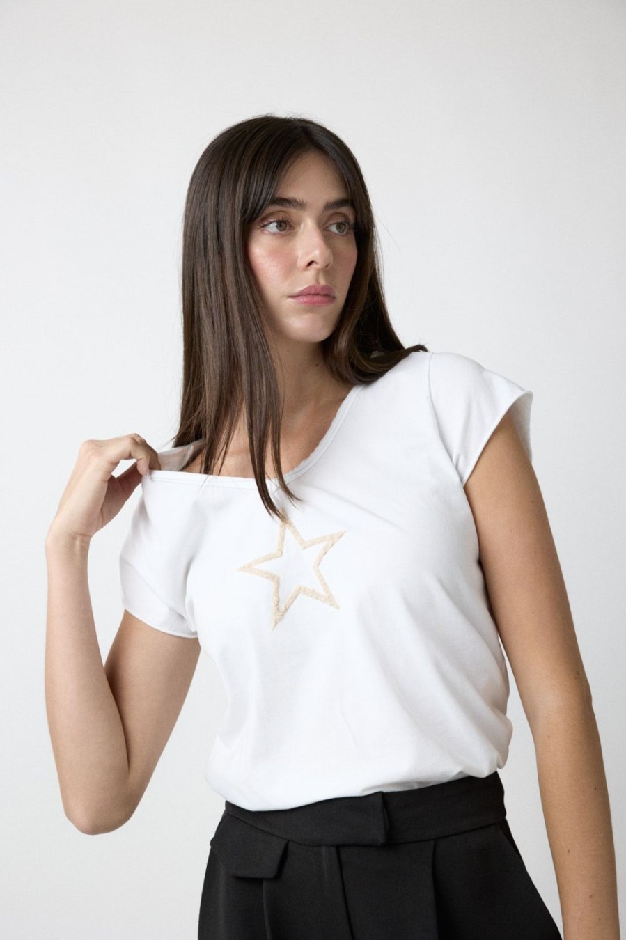 Camisetas | Algo Bonito Camiseta Basica De Manga Corta Y Detalle Estrella Beige Blanco/Beige