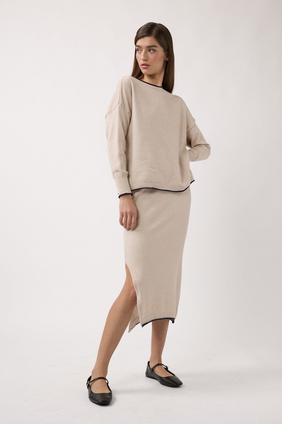 Punto | Algo Bonito Jersey De Punto Liso Con Detalle A Contraste Beige