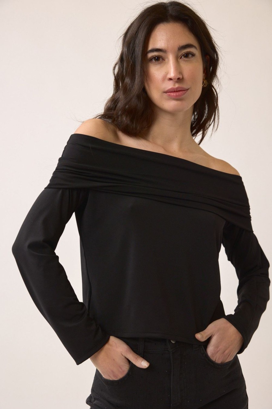 Tops | Algo Bonito Top Bardot De Manga Larga Negro