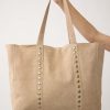 Accesorios | Algo Bonito Bolso De Ante Con Detalle De Tachas Beige Topo