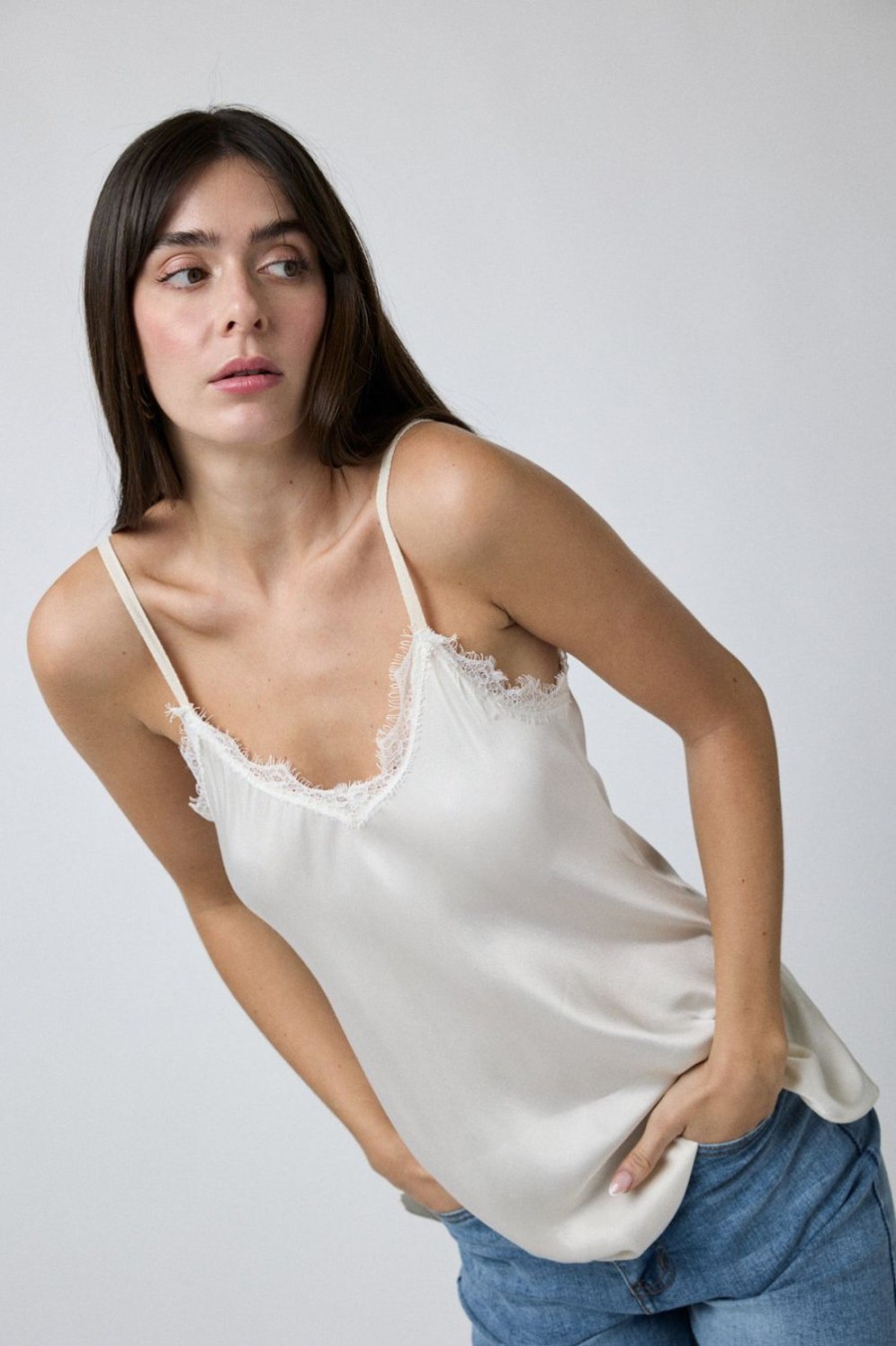 Tops | Algo Bonito Top Lencero Fluido Con Detalle De Puntilla Natural