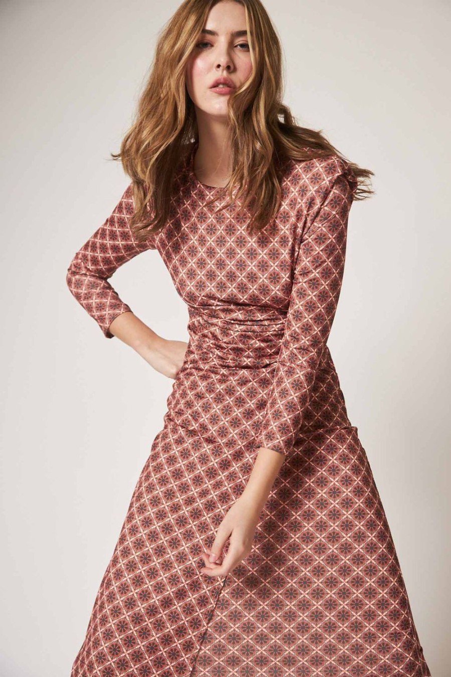 Vestidos | Algo Bonito Vestido Midi Drapeado Estampado Mosaico Pepe Rosa