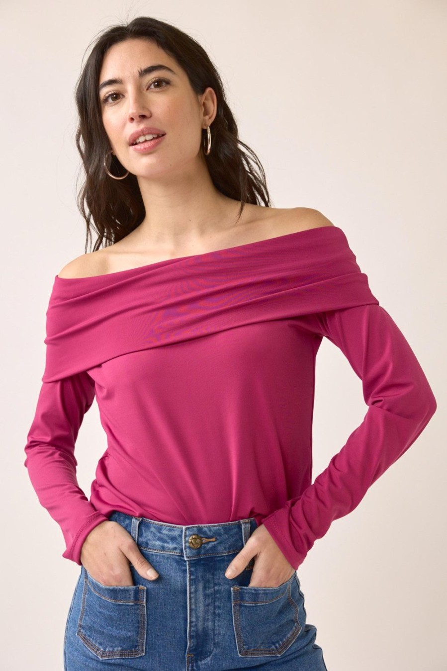 Tops | Algo Bonito Top Bardot De Manga Larga Fucsia Vino