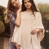 Punto | Algo Bonito Poncho De Punto Fluido Beige