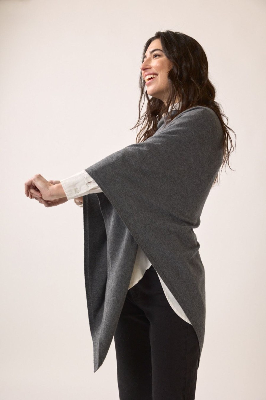 Jerseis Y Cardigans | Algo Bonito Poncho De Punto Fluido Gris Antracita